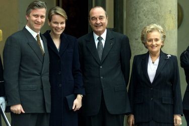 Jacques Chirac et son épouse Bernadette reçoivent le prince Philippe et son épouse Mathilde à l&#039;Elysée en mars 2001.