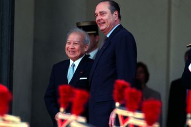 Jacques Chirac avec le roi Norodom Sihanouk du Cambodge, à l&#039;Elysée en avril 1996.