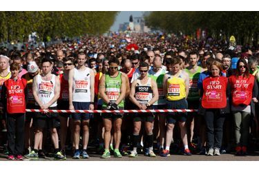 Recueillement au départ du marathon de Londres dimanche