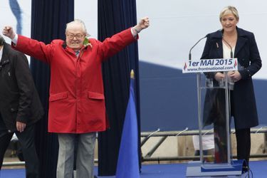 Jean-Marie Le Pen a parasité le discours du 1er Mai de sa fille Marine Le Pen. 
