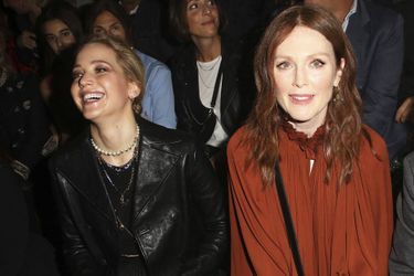 Jennifer Lawrence et Julianne Moore à la présentation des collections femme printemps-été 2020 de la maison Dior à Paris le 24 septembre 2019 
