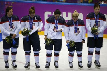Les joueuses de l'équipe de hockey américaine aux JO de Sotchi en 2014. Elles avaient remporté l'argent. 