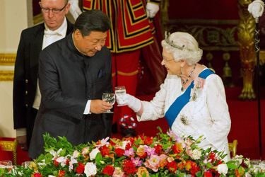La reine Elizabeth II et le président chinois Xi Jinping à Buckingham Palace, le 20 octobre 2015