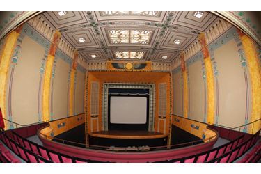 Le plus vieux cinéma de Paris, créé en 1921, rouvre ses portes 30 ans après sa fermeture et sa reconversion en boîte de nuit.