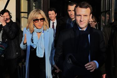 Emmanuel Macron et son épouse Brigitte, début mars en déplacement à Talence. 