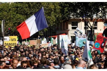 Des exactions ont été commises par des "individus violents" de la mouvance black bloc au début de la Marche pour le climat à Paris, où 1.000 manifestants "radicaux" ont été signalés par la préfecture de police (PP).