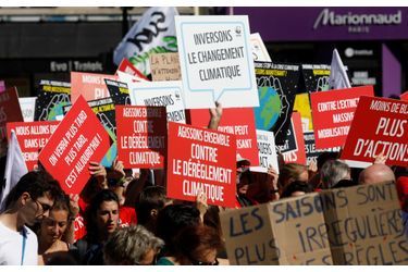 Des exactions ont été commises par des "individus violents" de la mouvance black bloc au début de la Marche pour le climat à Paris, où 1.000 manifestants "radicaux" ont été signalés par la préfecture de police (PP).