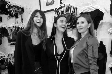 Irina Shayk et deux invitées lors de l&#039;inauguration de la boutique &quot;Intimissimi&quot; à New York, le 18 octobre 2017.