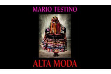 Le photographe a immortalisé de 2007 à 2012, pour l&#039;exposition &quot;Alta Moda&quot; (&quot;Haute Mode&quot;), les différentes tenues traditionnelles péruviennes -son pays d&#039;origine. Elle est d&#039;ailleurs exposée à Lima, au MATE Asociación Mario Testino. «D’ordinaire, j’essaie de capturer un moment, a expliqué Mario Testino. Mais avec cette série, j’ai voulu faire quelque chose de très différent –pas seulement avec mon propre travail, mais également avec la pratique de la photographie. J’ai essayé de rester le plus fidèle possible au temps et à l’histoire de chaque image. […] &quot;Alta Moda&quot; est assez différents des portraits pour lesquels on me connait peut-être.» Le but du photographe: faire voyager son exposition à travers le monde: «Après cette ouverture au MATE, &quot;Alta Moda&quot; sera exposée à New York à l’automne 2013», a-t-il expliqué jeudi lors du vernissage, en présence de la belle Natalia Vodianova et du rédacteur en chef international de «Vogue», Hamish Bowles.