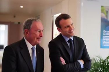 Emmanuel Macron et l’ex-maire de New York Michael Bloomberg, mercredi au QG de campagne du candidat à la présidentielle. 