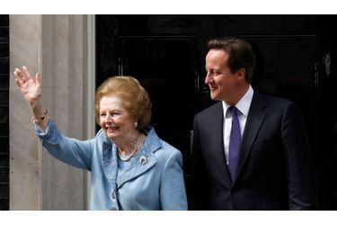 En juin 2010, David Cameron la reçoit au 10, Downing Street. Il s&#039;agira de l&#039;une des dernières apparitions publiques de la &quot;Dame de fer&quot;, diminuée physiquement.