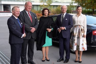 La reine Silvia, le roi Carl XVI Gustaf et la princesse Victoria de Suède à Solna, le 16 octobre 2017