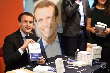 Emmanuel Macron a perçu en janvier 274.000 euros environ, au titre d&#039;avance de droits d&#039;auteur pour son livre &quot;Révolution&quot;.