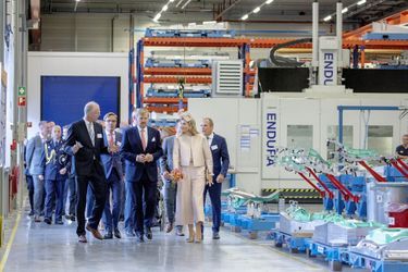 La reine Maxima et le roi Willem-Alexander des Pays-Bas visitent GKN Fokker à Hoogeveen, le 18 septembre 2019