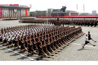 Est-ce de la propagande? KCNA montre souvent des femmes-soldats, comme ici lors de la grande parade annuelle.