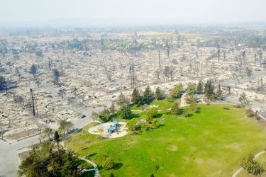 Vue aérienne de Santa Rosa, après l'incendie. L'image date de mercredi.