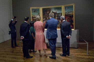 La reine Maxima et le roi Willem-Alexander des Pays-Bas avec le président portugais à Lisbonne, le 11 octobre 2017
