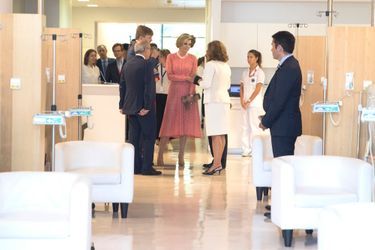 La reine Maxima et le roi Willem-Alexander des Pays-Bas visitent la Fondation Champalimaud à Lisbonne, le 11 octobre 2017