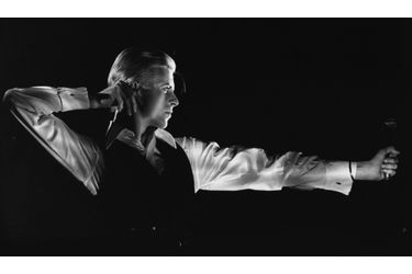 Bowie Ziggy, Bowie Aladdin, Bowie Heroes... l’exceptionnelle rétrospective consacrée à David Bowie au Victoria & Albert Museum ouvre les porte de l’univers d'un artiste de génie aux milles facettes. Paris Match vous en offre quelques-unes... Ici : The Archer pour la tournée de Station to Station en 1976.