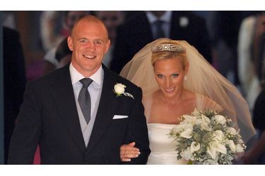 La cavalière Zara Phillips, petite-fille de la reine d'Angleterre, a épousé en juillet 2011 son compagnon de longue date, le capitaine de l’équipe de rugby d’Angleterre, Mike Tindall. La cérémonie a eu lieu en l’église de Canongate, dans la capitale écossaise, Edimbourg.
