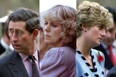 Camilla en 1992, entre Charles et Diana la même année. 