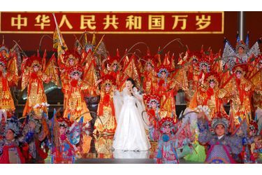 Avant d'être la nouvelle Première dame chinoise, Peng Liyuan est une chanteuse très populaire dans l'Empire du Milieu.