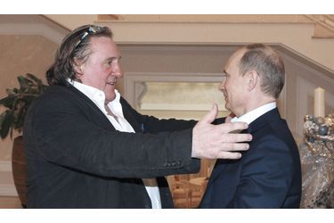 Tout le monde se souvient évidemment de Gérard Depardieu brandissant fièrement son passeport russe. «La Russie est un pays extraordinaire. (…) Ceux qui critiquent Vladimir Poutine ne sont jamais sortis de chez eux», a-t-il déclaré en janvier après avoir fait polémique en décidant de quitter la France pour des raisons financières. 