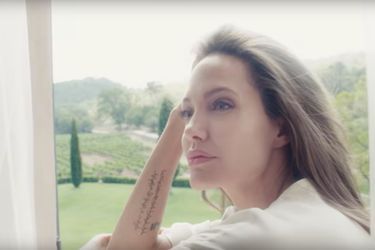 Angelina Jolie sublime dans la publicité "Mon Guerlain".