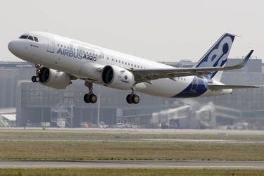 Un Airbus A320 Neo, de la nouvelle génération, décolle de l&#039;usine Airbus de Colomiers, près de Toulouse, en septembre dernier.