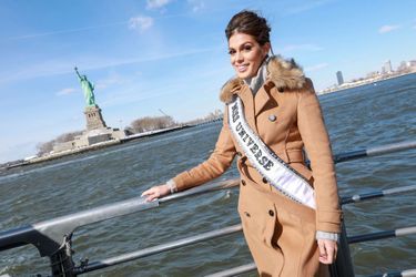 Iris Mittenaere raconte ses premiers pas en tant que Miss Univers.