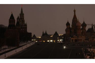 La cathédrale Saint-Basile et la place rouge à Moscou