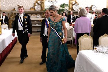 La reine Maxima avec le roi Willem-Alexander des Pays-Bas et le président portugais à Lisbonne, le 10 octobre 2017