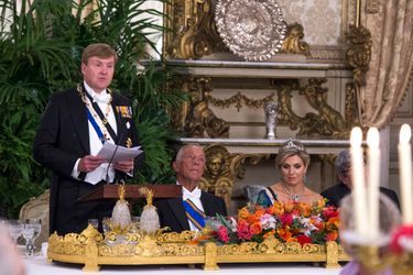 La reine Maxima avec le roi Willem-Alexander des Pays-Bas et le président portugais à Lisbonne, le 10 octobre 2017