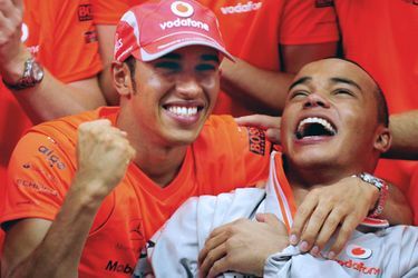 Lewis Hamilton et son frère Nicolas lors du Grand Prix de Formule 1 du Brésil, à Sao Paulo. 