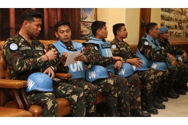 Ces casques bleus philippins font partie d’un groupe de 21 soldats de la paix. Ils ont été en contact avec des rebelles au sud de la Syrie et ils attendent pour rejoindre une conférence de l’armée jordanienne.