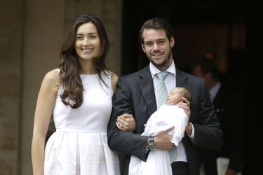 La princesse Claire avec le prince Félix et la petite princesse Amalia à l’occasion du baptême de celle-ci, à Lorgues, le 12 juillet 2014