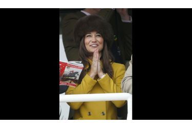 La petite soeur de la duchesse de Cambridge, Pippa Middleton, est visiblement ravie d&#039;assister aux courses de chevaux de Cheltenham. 