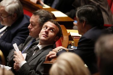 Emmanuel Macron à l'époque ministre et François Fillon, à l'Assemblée nationale le 17 mars 2015.