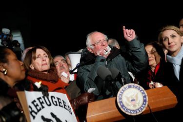 Bernie Sanders devant la Cour suprême à Washington, le 30 janvier 2017.