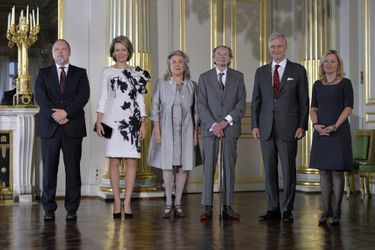 La reine Mathilde et le roi Philippe de Belgique avec Remco Campert et sa femme à Bruxelles, le 8 octobre 2015