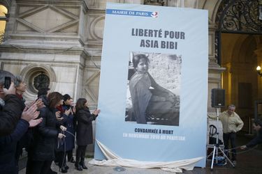 Une affiche soutenant Asia Bibi a été dévoilée sur l'Hôtel de Ville de Paris en décembre dernier. Le 16 ou 17 mars prochain, la Pakistanaise sera faite citoyenne d'honneur de la capitale.