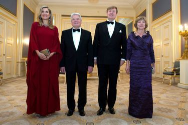 La reine Maxima et le roi Willem-Alexander des Pays-Bas avec le couple présidentiel allemand à Amsterdam, le 6 fevrier 2017