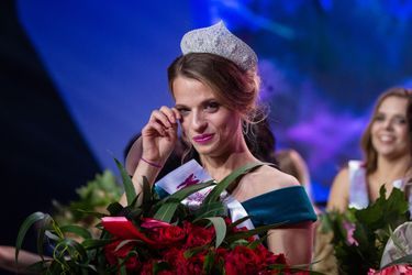 La Bélarusse Alexandra Chichikova, 23 ans, sacrée samedi Miss Monde en fauteuil roulant.