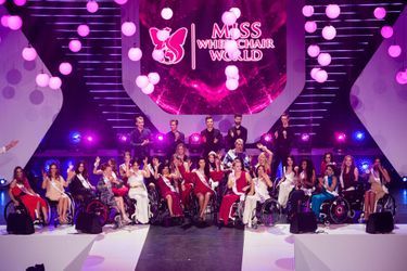 Les candidates du concours Miss Monde en fauteuil roulant.