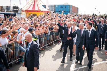 Le roi des Belges Philippe et le roi Willem-Alexander des Pays-Bas, suivis de leurs épouse, à Terneuzen, le 31 août 2019