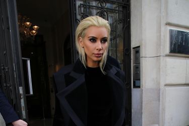 Le noueau look de Kim Kardashian pour la Fashion Week de Paris