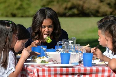 Michelle Obama a organisé, mardi, une session jardinage avec des écoliers de Washington