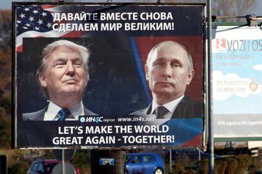 Le rapprochement entre Donald Trump et Vladimir Poutine vanté sur un panneau situé à Danilovgrad, au Montenegro, en novembre dernier.