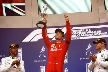Charles Leclerc a remporté le Grand Prix de Belgique dimanche. Il a rendu hommage à son ami Anthoine Hubert, mort la veille sur le même circuit dans un accident de Formule 2. 
