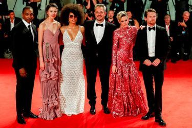 Anthony Mackie, Zazie Beatz, Margaret Qualley, Benedict Andrews, Kristen Stewart et Jack O'Connell sur le tapis rouge de Venise, le 30 août 2019.